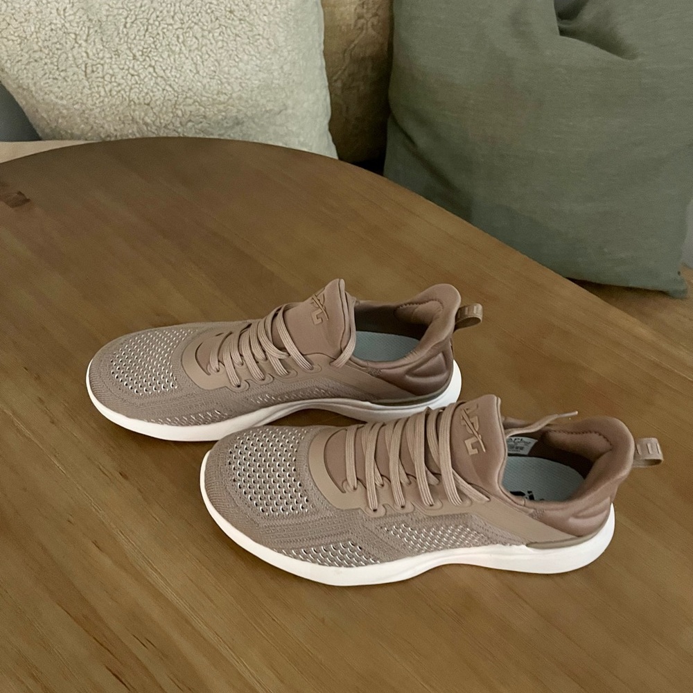 APL Techloom Tracer Sneaker 7.5